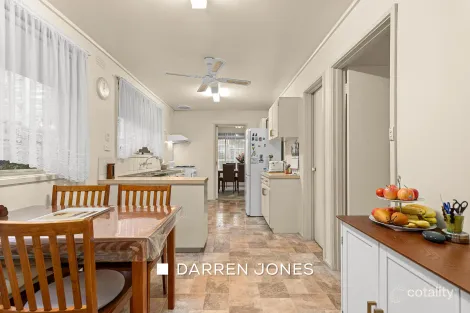 Property photo of 16 Medbury Avenue Watsonia VIC 3087