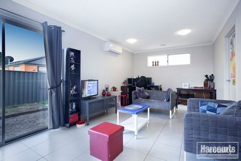 Property photo of 2 Mirabelle Street Pakenham VIC 3810