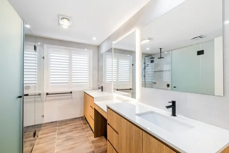 Property photo of 10 Pipersbrook Crescent Bella Vista NSW 2153