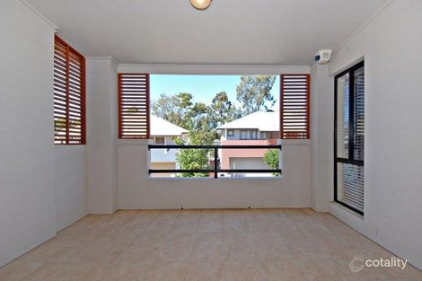 Property photo of 63 Greenway Circuit Mount Ommaney QLD 4074
