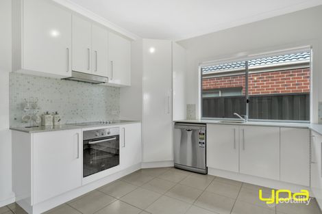 Property photo of 90 Dusseldorp Avenue Pakenham VIC 3810