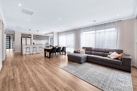 Property photo of 4 Cubbie Way Clyde North VIC 3978