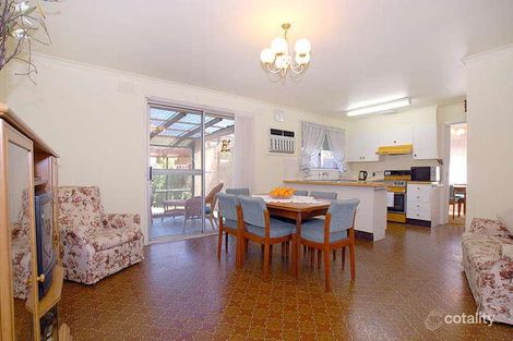Property photo of 1 Spinosa Close Endeavour Hills VIC 3802