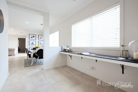 Property photo of 5 Season Grove Keysborough VIC 3173