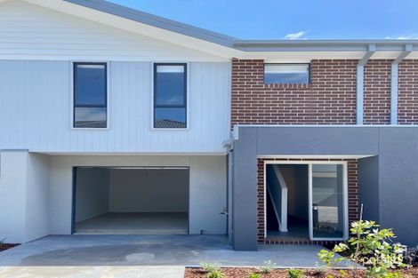 8 Verdelho Way, Clyde North, VIC 3978