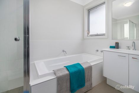 Property photo of 2 Sovereign Circuit Glenfield NSW 2167
