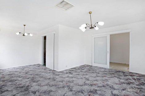Property photo of 11 Bradford Close Gladstone Park VIC 3043