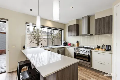 Property photo of 30 Jarrah Drive Alfredton VIC 3350