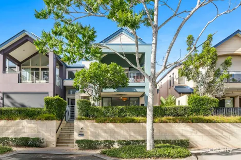 Property photo of 3102 The Boulevarde Carrara QLD 4211