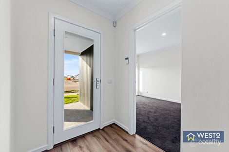 Property photo of 8 Florid Circuit Tarneit VIC 3029