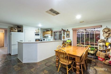 Property photo of 2 Kacatica Place Brookfield VIC 3338