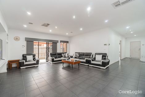 Property photo of 28 Colchester Circuit Roxburgh Park VIC 3064