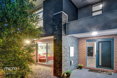 Property photo of 8 Swanview Walk Point Cook VIC 3030