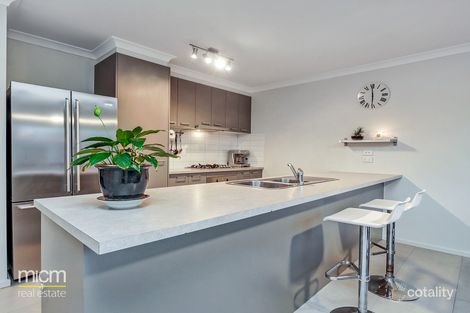 Property photo of 8 Swanview Walk Point Cook VIC 3030