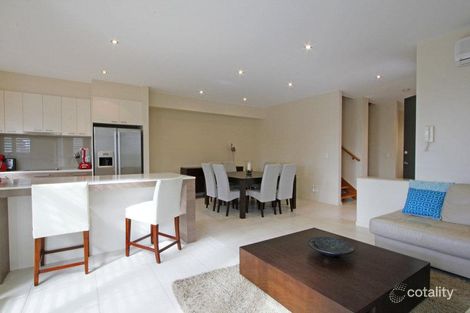 Property photo of 2/2 Allamanda Grove Bundall QLD 4217