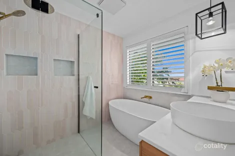 Property photo of 19 Elm Place Banora Point NSW 2486