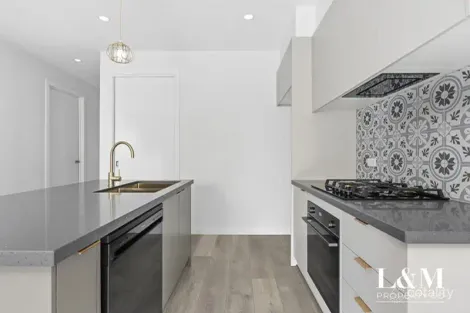 Property photo of 8 Alyssa Street Greenvale VIC 3059