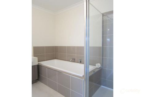 2/50 Malcolm Creek Pde, Craigieburn, VIC 3064