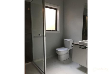 Property photo of 5 St Martin Way Pakenham VIC 3810