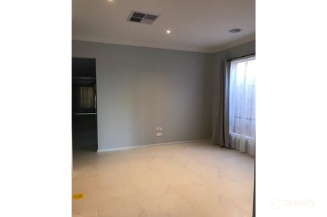 Property photo of 5 St Martin Way Pakenham VIC 3810