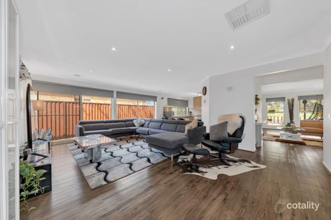 Property photo of 2 Masterton Place Cranbourne East VIC 3977