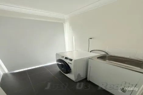 Property photo of 2 Sharp Crescent Branyan QLD 4670