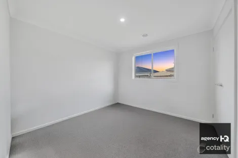 Property photo of 15 Silvereye Street Kurunjang VIC 3337