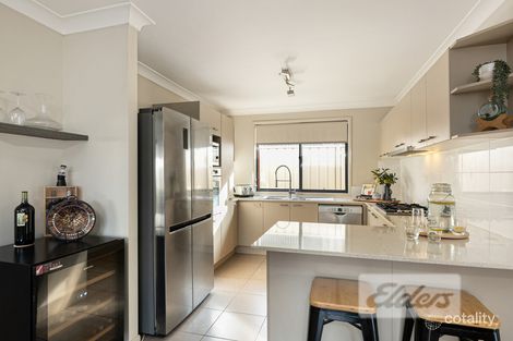 15 Lakeaire Cct, Cameron Park, NSW 2285