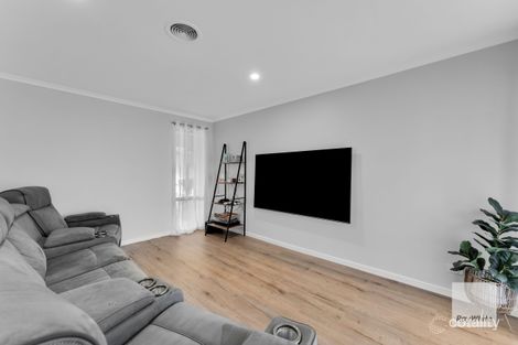 Property photo of 7 Silvana Way Hillside VIC 3037