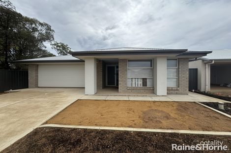 14 Cornwall St, Munno Para Downs, SA 5115