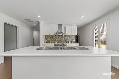 Property photo of 15 Corymbia Promenade Pakenham VIC 3810