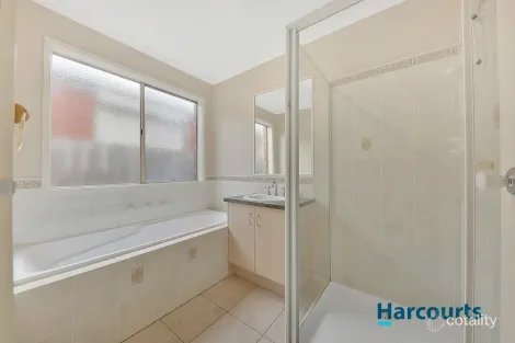 Property photo of 21 Alfred Park Drive Tarneit VIC 3029