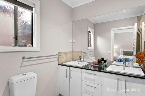 Property photo of 8 Rebecca Court Pakenham VIC 3810