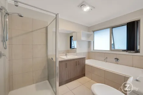 Property photo of 2/16 Cowper Avenue St Albans VIC 3021