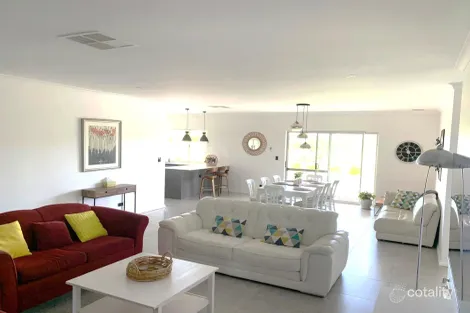 Property photo of 10 Sanctuary Circuit Dawesville WA 6211