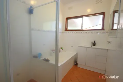 Property photo of 19 Cutler Avenue Kooringal NSW 2650