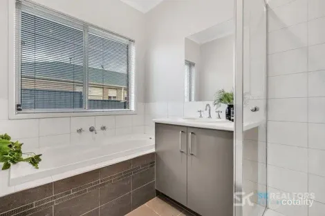 Property photo of 56 Northumberland Circuit Craigieburn VIC 3064