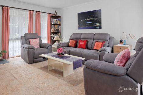 Property photo of 2 Alpine Walk Hampton Park VIC 3976