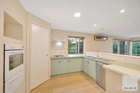 Property photo of 11 Lorinda Close Sydenham VIC 3037