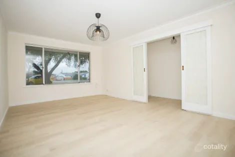 Property photo of 11 Peron Close Cooloongup WA 6168