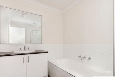 Property photo of 16 Reid Parade Hastings VIC 3915