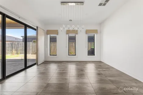 Property photo of 21 The Woods Boulevard Mickleham VIC 3064