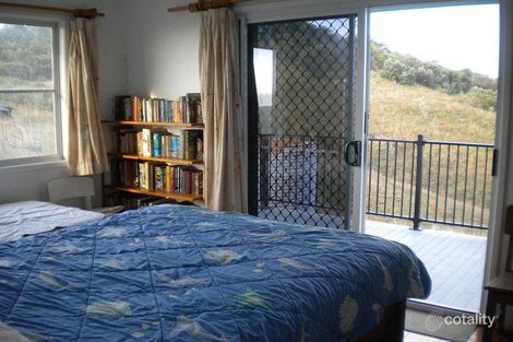 Property photo of 8 Lady Nelson Drive Gladstone Harbour QLD 4680