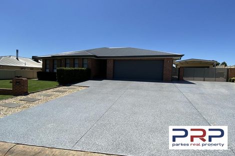 Property photo of 11 Cedar Crescent Parkes NSW 2870