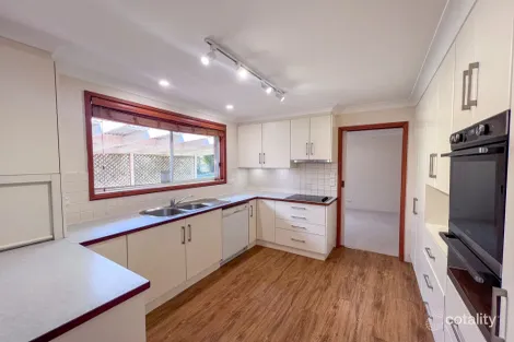 Property photo of 5 Grantham Place Armidale NSW 2350