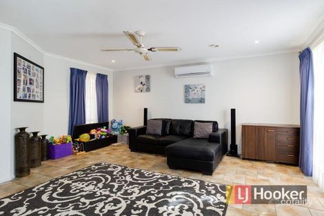 Property photo of 13 Gullquist Way Pakenham VIC 3810