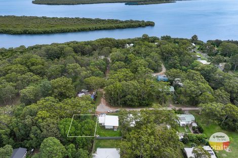 15 Trevanna Ave, Russell Island, QLD 4184