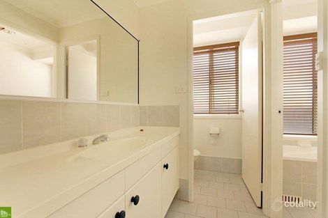 Property photo of 66 Mayfield Circuit Albion Park NSW 2527