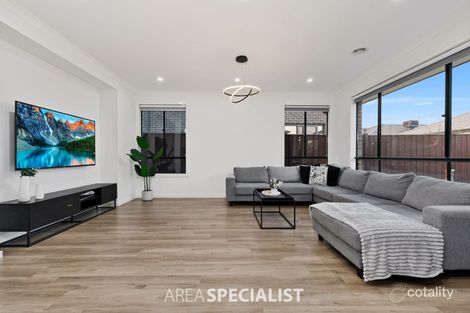 Property photo of 32 Marshy Avenue Cranbourne East VIC 3977