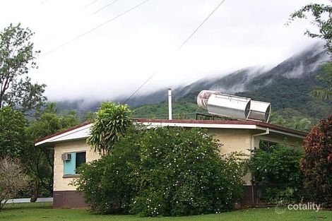 203 Harvey Rd, Redlynch, QLD 4870